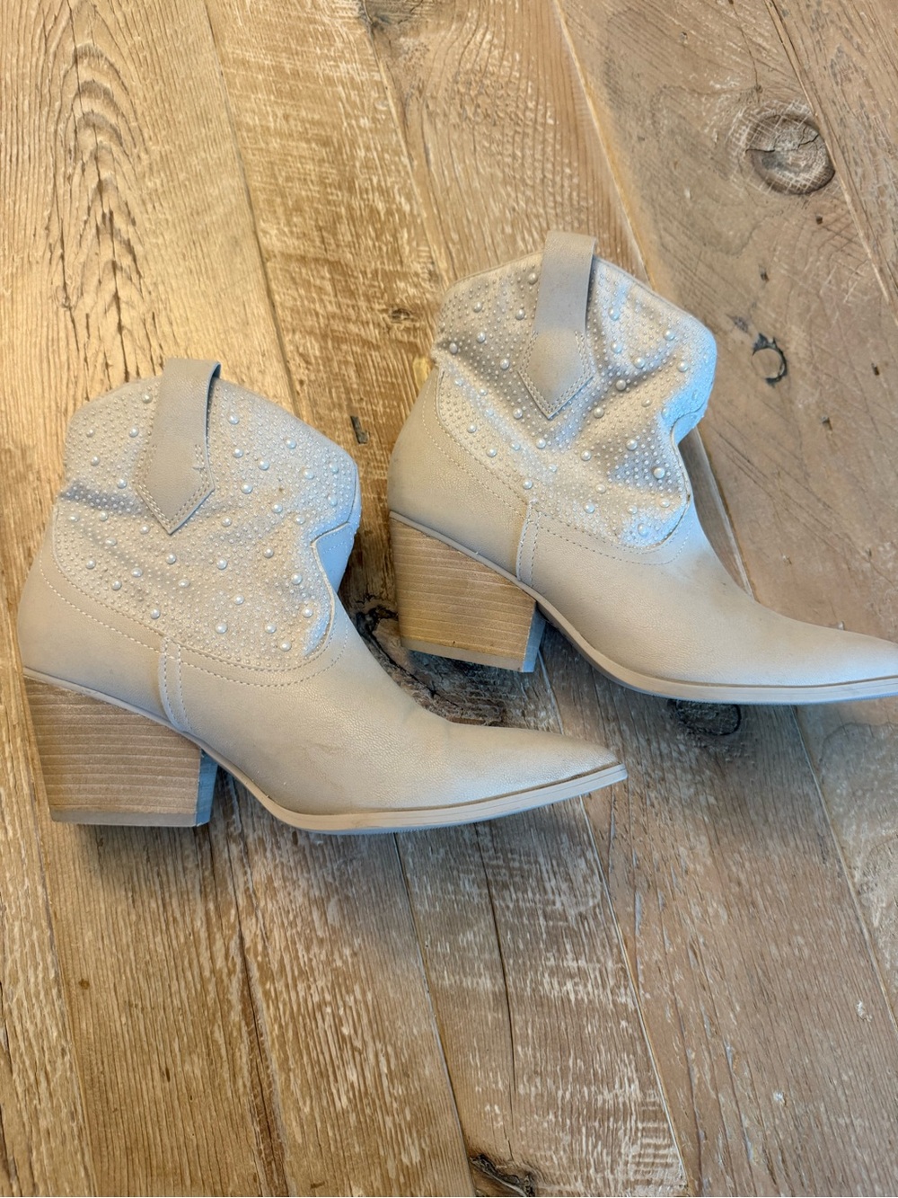 Mia Women's Light Cream / Gray Western Ankle Boots with Embellished Studs 7 EUC